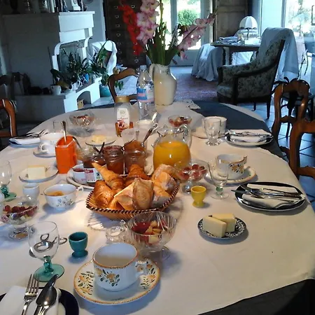 Les Roses Trémières * Gémozac