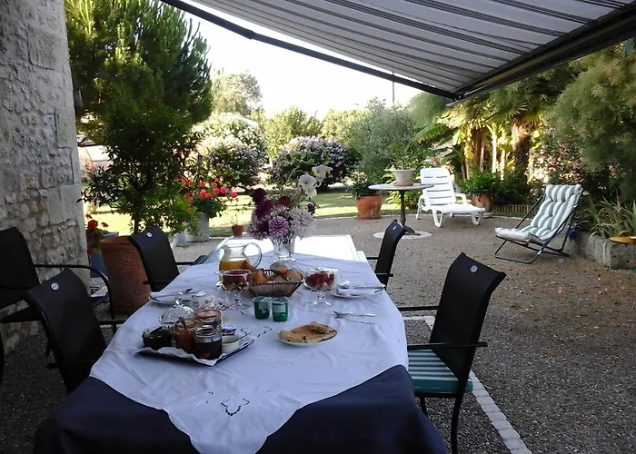 Couette-café Les Roses Trémières